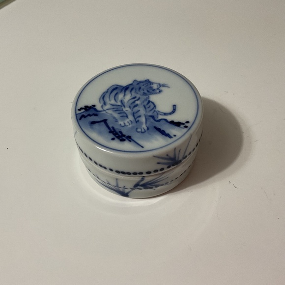 Other - CHINESE BLUE AND WHITE Tiger Motif Circular Trinket Box Signed